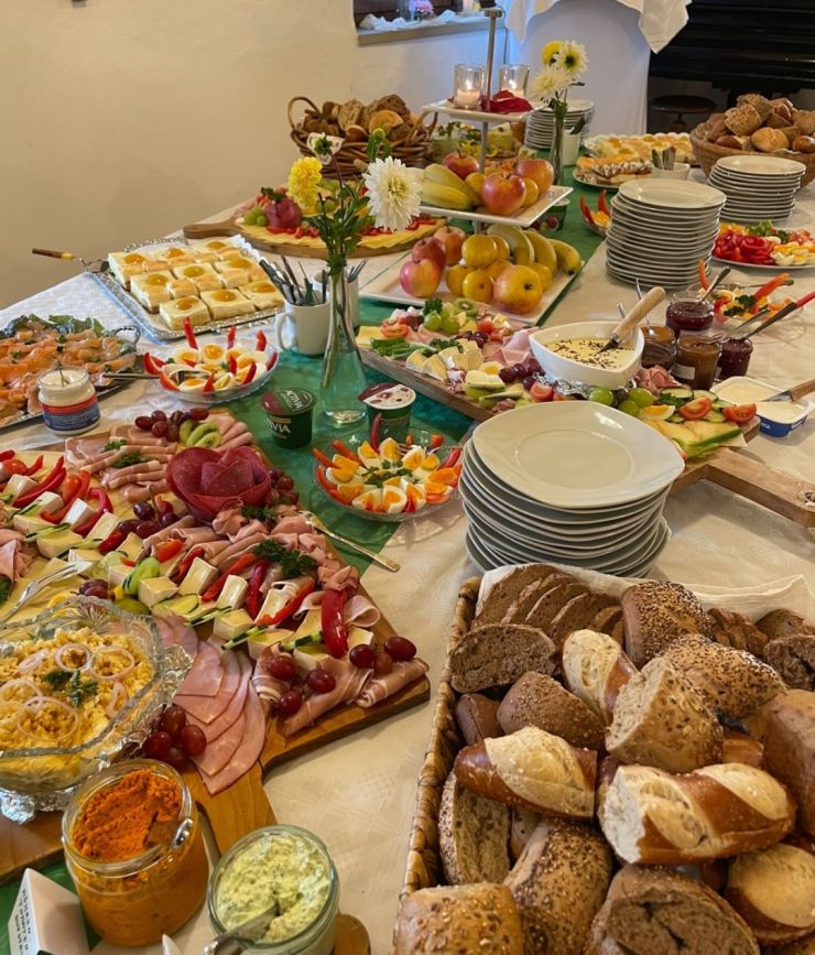 Frühstück mit regionalen und saisonalen Produkten
